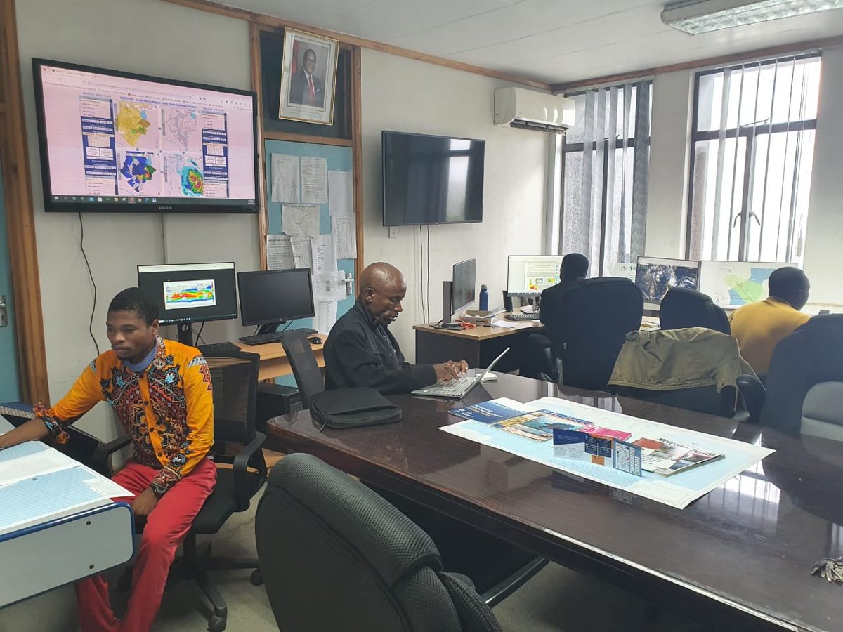 MetMalawi's tweet photo. Weather experts tracking cyclone #FREDDY in National Meteorological Centre @DccmsM Headquarters, Blantyre. https://t.co/zJTRqBTrOv