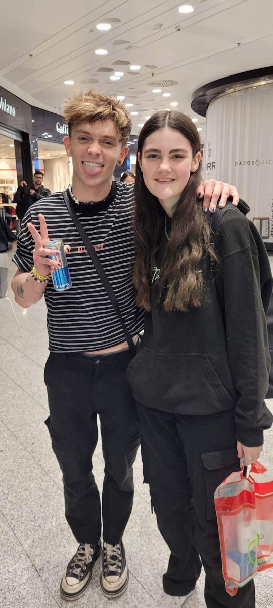 katie67876's tweet photo. what has just happened? #thevamps #connorball https://t.co/k0veOkSjag