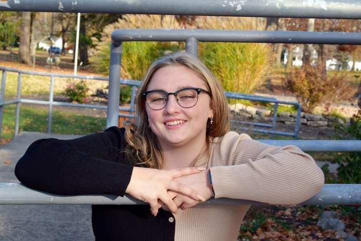 PearsonWampler's tweet photo. Senior Sunday Smile...Checking out Dental Assistant School... ❤ https://t.co/H9Lxrcajw4