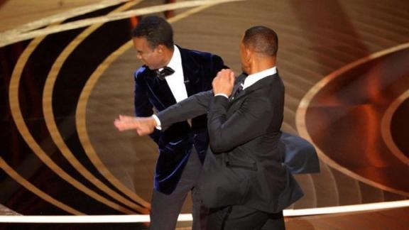 Bu yıl 95. kez düzenlenecek olan Oscar Ödül Töreni'nde büyük bir değişiklik yaşandı. Geçtiğimiz yıl Will Smith'in Chris Rock'a attığı tokat sonrası, Oscar'ın kendisiyle özdeşleşen kırmızı halısının rengi değiştirildi.
#Oscars2023 #Oscars #WillSmith #ChrisRockLive #kimmel #Melfest