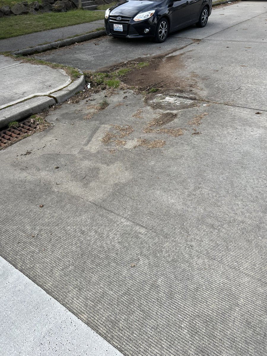 jayfr's tweet photo. Did @seattledot just rip out the N 92st St Stay Healthy street without notice (first pics from today, last pic from last week)? Is there an objective criteria for removing vs making permanent? #VisionZero @Spottnik https://t.co/BVnLcafANI