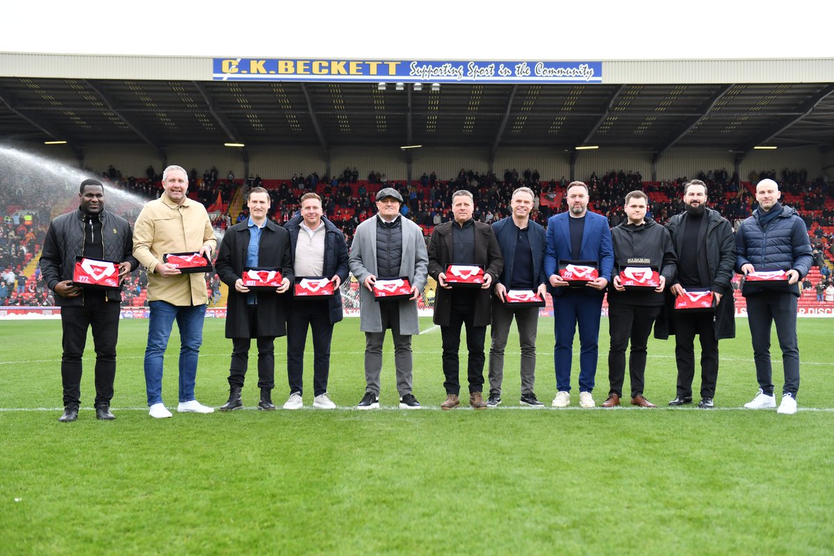 Honoured to be part of the <a href="/BarnsleyFC/">Barnsley FC</a> alumni and receive my jersey yesterday. The hospitality from the club and reception from the fans was amazing. Performance and result from the team topped it off brilliantly