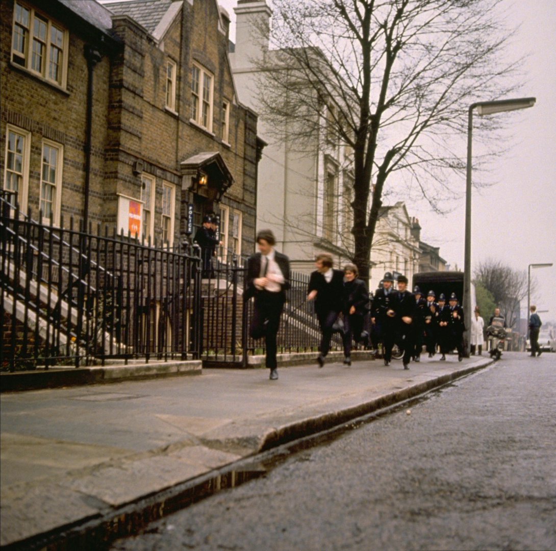 BeatlesArchive2's tweet photo. The #Beatles on the set of A Hard Day’s Night, Notting Hill Gate, London, April 16th, 1964 https://t.co/CCZvkKH2Ty