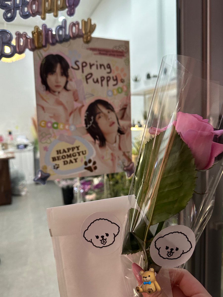 19304s's tweet photo. 📍JUREE FLOWER 

... #봄을물어온강아지
#Spring_puppy 💐 https://t.co/0seMwUBEOY