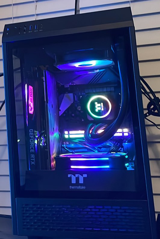 peeceecenter's tweet image. #PeeCeeBuilds #BuildOfTheDay

Vertically mounted pc.

Post a picture of your build and tag #PeeCeeBuilds for a chance to be featured on our page.

Build posted by Discord user echoid83#7147