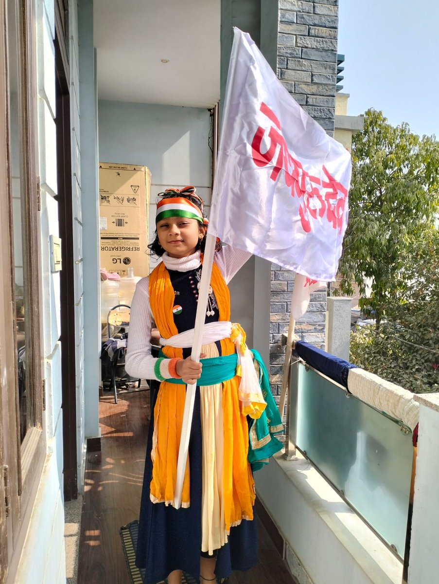 जनम-जनम के छोडा़इ दिहले दगिया-2,
दिहले बनाया बिगड़ल किस्मतिया-2
बहे प्रेमवा के धार-2,
सतगुरु चरनियां में संतों।।
परीक्षा लेकर देख लो कलयुग में
#शक्तिशाली_नाम_जयगुरुदेव