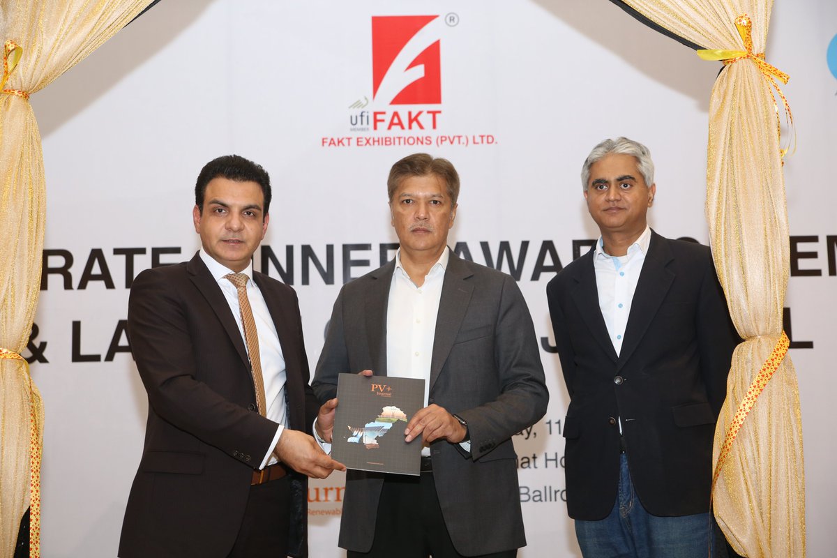 faktexhibitions's tweet image. The beautiful evening was a celebration of the solar industry's achievements and the significant strides it has made in recent years. The chief guest for the evening was none other than 𝐌𝐫. 𝐒𝐌 𝐓𝐚𝐧𝐯𝐞𝐞𝐫 (Federal Minister).

#pvjournal #FAKTexhibitions #SolarPakistan