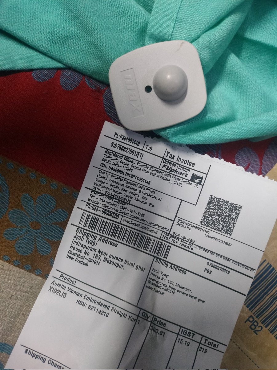 Today we received an order from flipkart and see what we received this product has a security tag from the max group. 
How the flipkart cab do this
#FlipkartAtYourService #flipkartscam #Flipkart #Max #ClothingBrand #lifestyle #OnlineSales #onlineshop #landmarkgroup