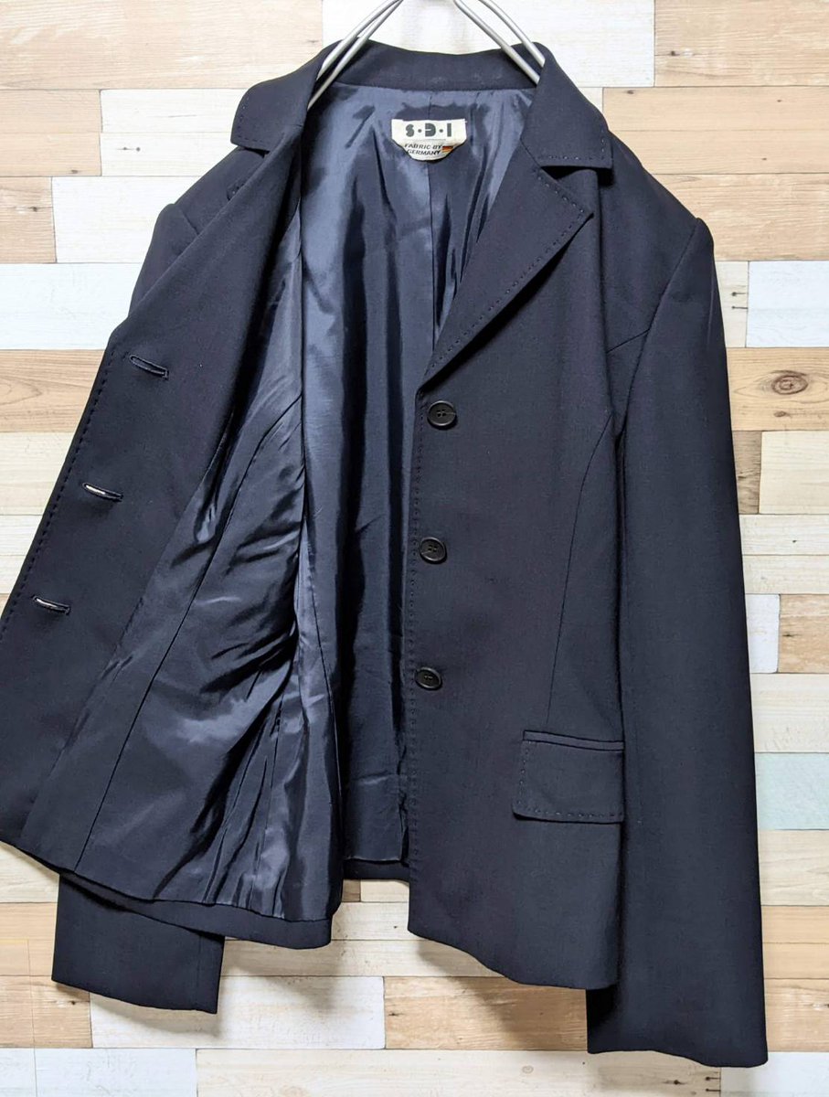 mercari2021's tweet photo. 本日のご紹介したい商品☺
【SDI】ドイツ製廃ブランドのテーラードジャケットです🧥ドイツ製のデザインの良さを感じられるヴィンテージ品です✨
https://t.co/IlpLJdJzJm
#SDI
#テーラードジャケット
#古着
#ヴィンテージ
#レディースファッション
#一点物
#希少
#高級生地
#人気
#モード
#ブラック https://t.co/NpN8Cemzth