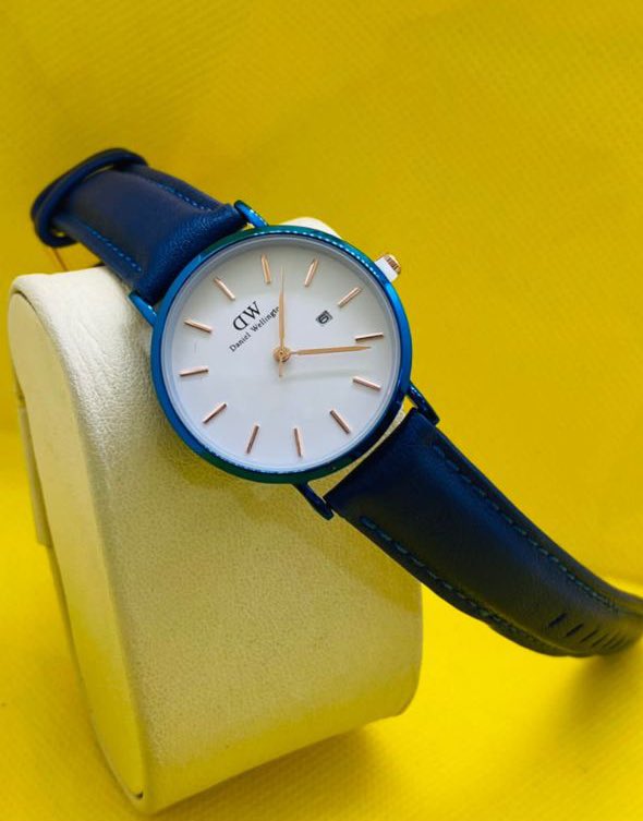 Dstore237's tweet photo. 🧿

⌚️: Daniel Wellington 

🏷️: 20 000 FCFA 

📍: Livraison 🚚 et expédition 📦 possible !✨

#Rt https://t.co/E5nSlggiYp