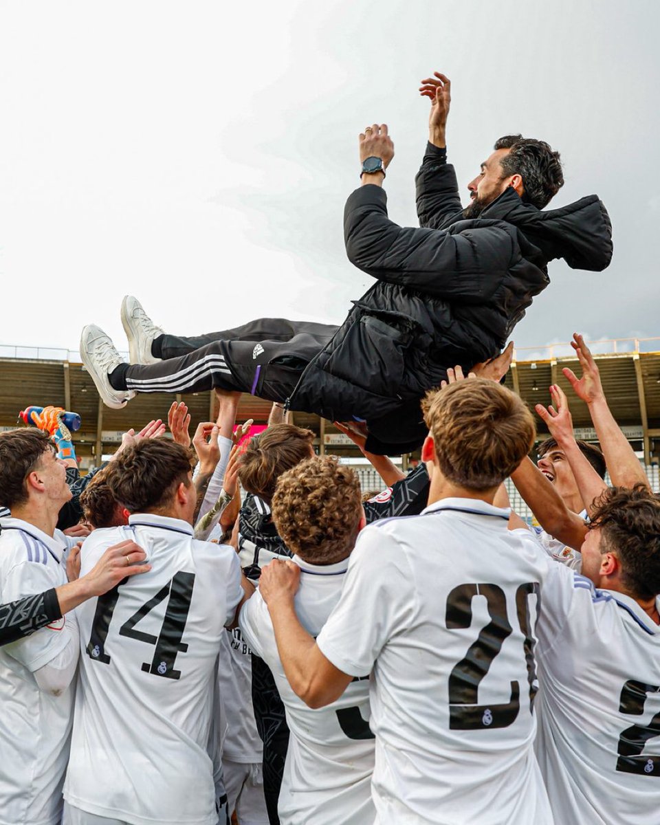 RMadridInfo's tweet photo. The first of many, Congrats @aarbeloa17 👏👏👏👏👏 https://t.co/oEMbFOIhig