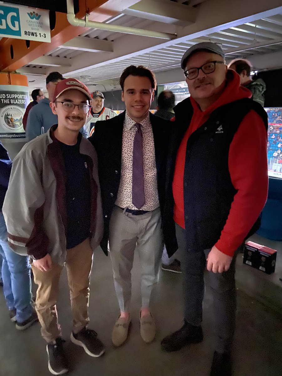 Was worth the drive to see <a href="/LoganStankoven/">Logan Stankoven</a> beat his $35K goal in support of <a href="/CanadasLifeline/">Canadian Blood Services</a>. A really good guy doing really good things with the really good team at <a href="/hkygivesblood/">Hockey Gives Blood</a>. Stick tap to everyone who supported this. 👊🏻👍🏻🩸🏒🥅