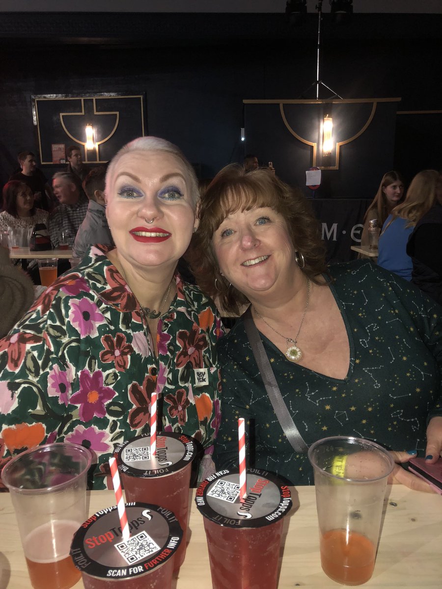 ActingfeverEm's tweet image. • SAUSAGE &amp;amp; CIDER FEST • 🌭🍻 • they had vimto cider and I kid you not, it was the fucking bomb