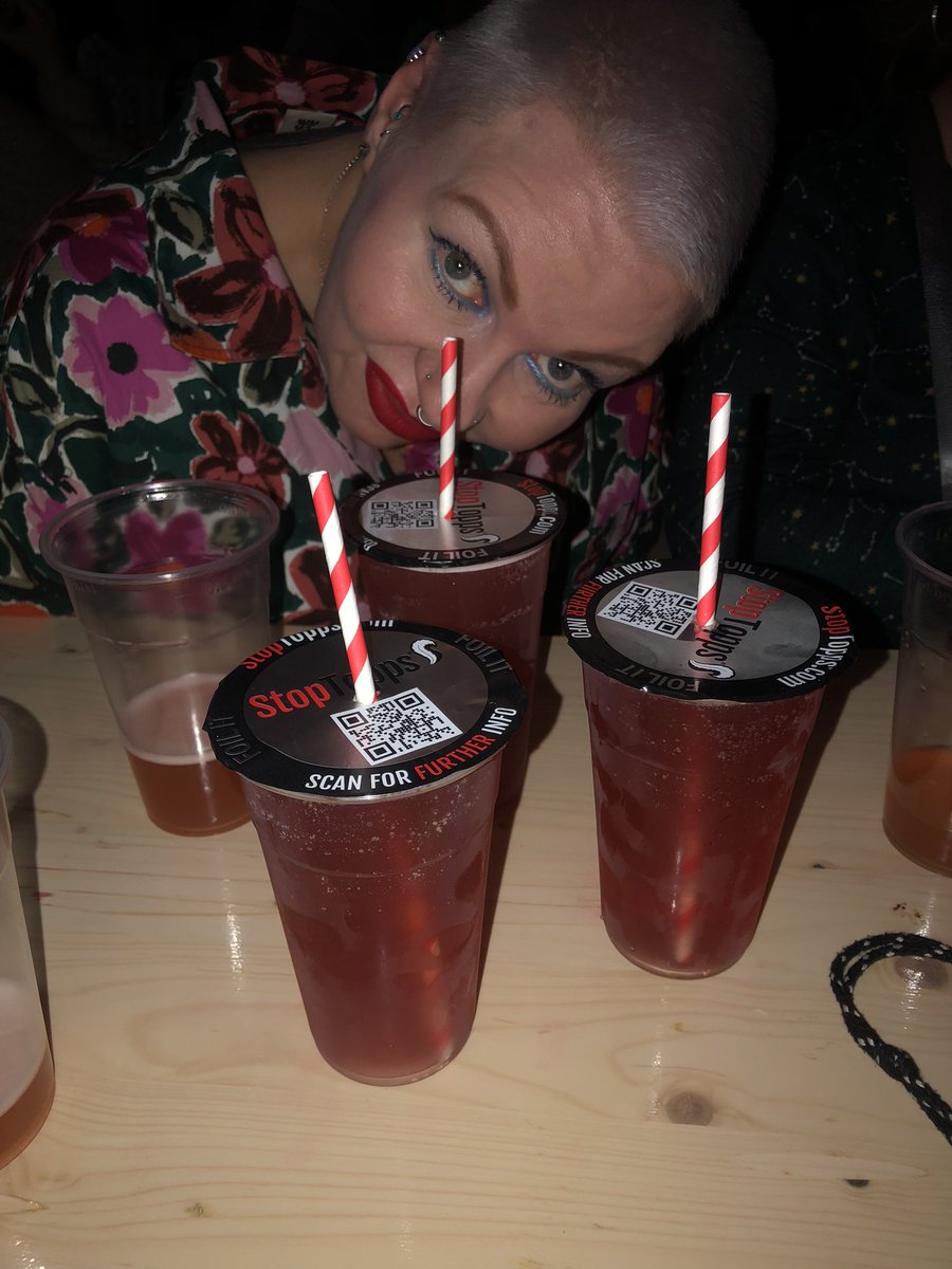 ActingfeverEm's tweet image. • SAUSAGE &amp;amp; CIDER FEST • 🌭🍻 • they had vimto cider and I kid you not, it was the fucking bomb