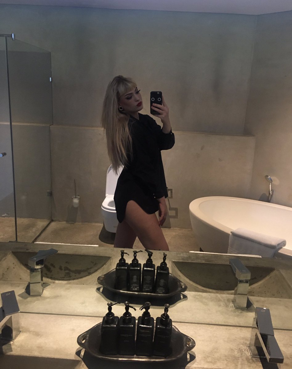 mikibee16's tweet photo. Good morning 🌄 

#BathroomSelfie #Luxury #NoPants #AltGirl #Alt #MirrorSelfie #Tumblr #Pinterest #Morning #Selfies #Fashion #Me #Happy #Fun https://t.co/9u9P4LVsYq