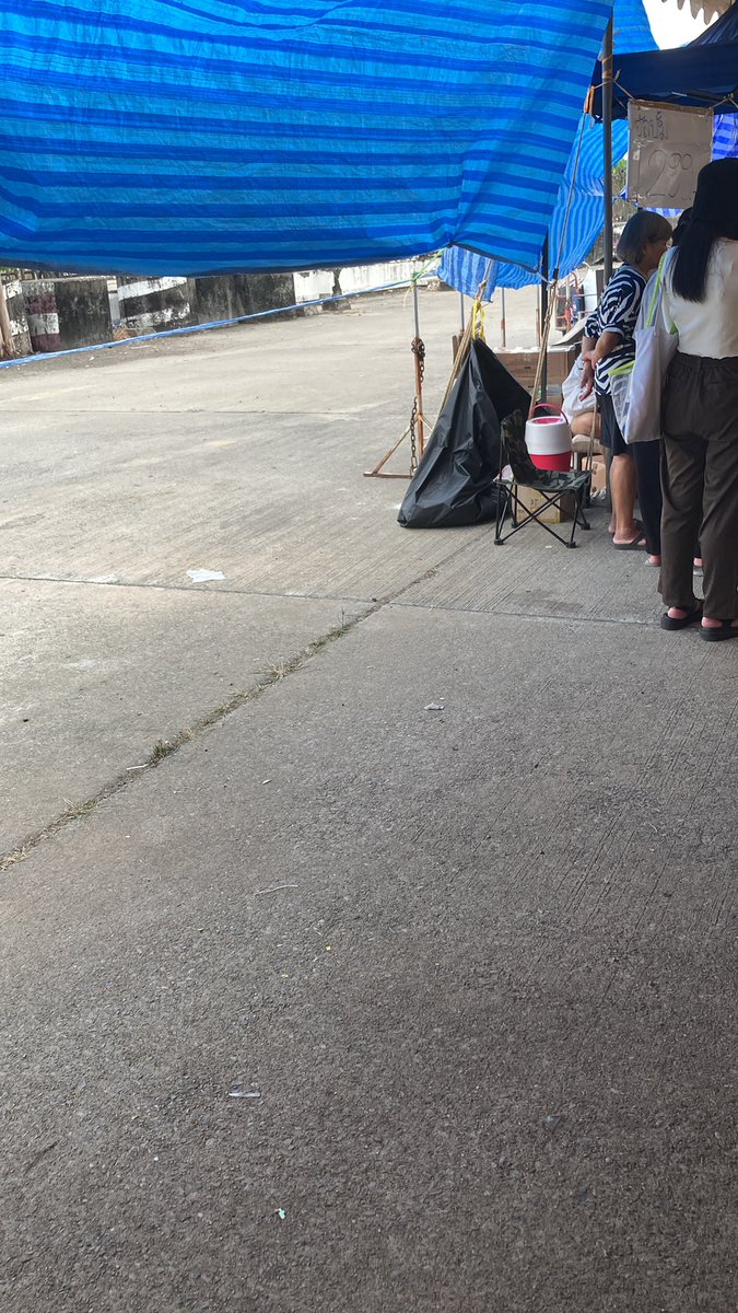 Cacanalt's tweet photo. ร้านที่อยู่ตรงนี้ติดจ่อเนาได้มั้ยคะ เราซื้อก
ไว้แล้วลืมมาเอาค่ะ สองอัน ติดต่อเราได้มั้ยคะ😭😭😭 ข้างๆร้านขายบั้ม299ค่ะ #NCTDREAM_THEDREAMSHOW2 #NCTDREAM_THEDREAMSHOW2_in_BKK https://t.co/hYu8tfu0fl