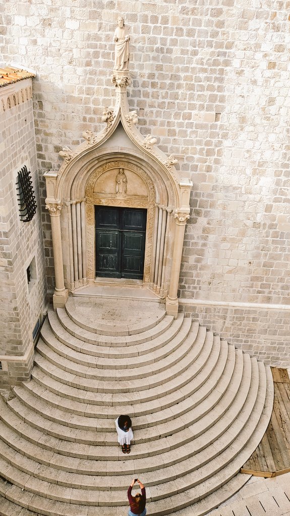 GM everyone!🔆📸
'What I like about photographs is that they capture a moment that's gone forever, impossible to reproduce.'-
Karl Lagerfeld 
#Dubrovnik #StDominic #staircase #unesco #beautiful #cameraready #HappySunday #love #medievalcity #travel #GM