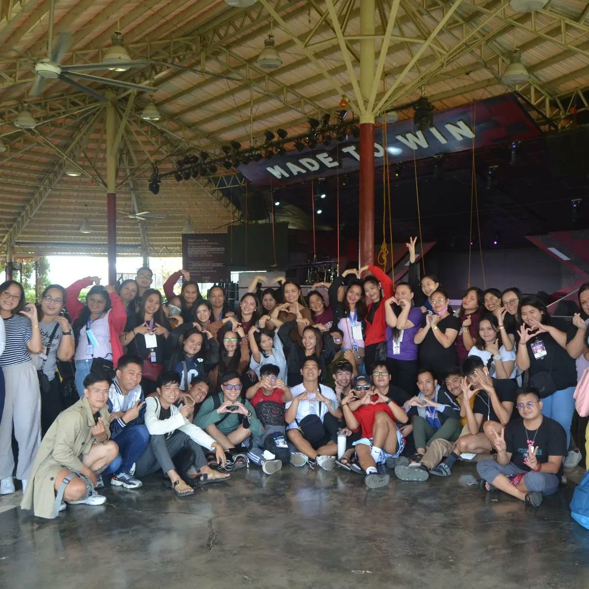 _selenaia_'s tweet photo. Napagod lang talaga ako rito kakabantay sa students HAHAHAHA https://t.co/6gUdbsOTH9