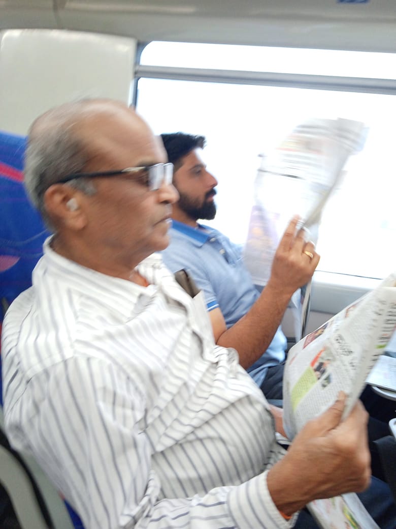 SunilMath83's tweet photo. #ತೆರಿಗೆ ಕಟ್ಟಿದ್ದಕ್ಕೂ ಸಾರ್ಥಕವಾಯಿತು..!!
ನನ್ನ ತಂದೆ ತಾಯಿ.. #VandeBharatExpress ನಂಥಹ ರೈಲಿನಲ್ಲಿ ಸುಖಕರ ಪ್ರಯಾಣ ಮಾಡುತ್ತಿದ್ದಾರೆ..! 
#thankyou 🙏🙏
@SWRRLY @AshwiniVaishnaw
@narendramodi @Tejasvi_Surya
@Offtejasvisurya @GMSWR
@BSBommai #ಬೆಂಗಳೂರು_ಚೆನೈ #bangalore_chennai #IndianRailways https://t.co/d2hozRThoq
