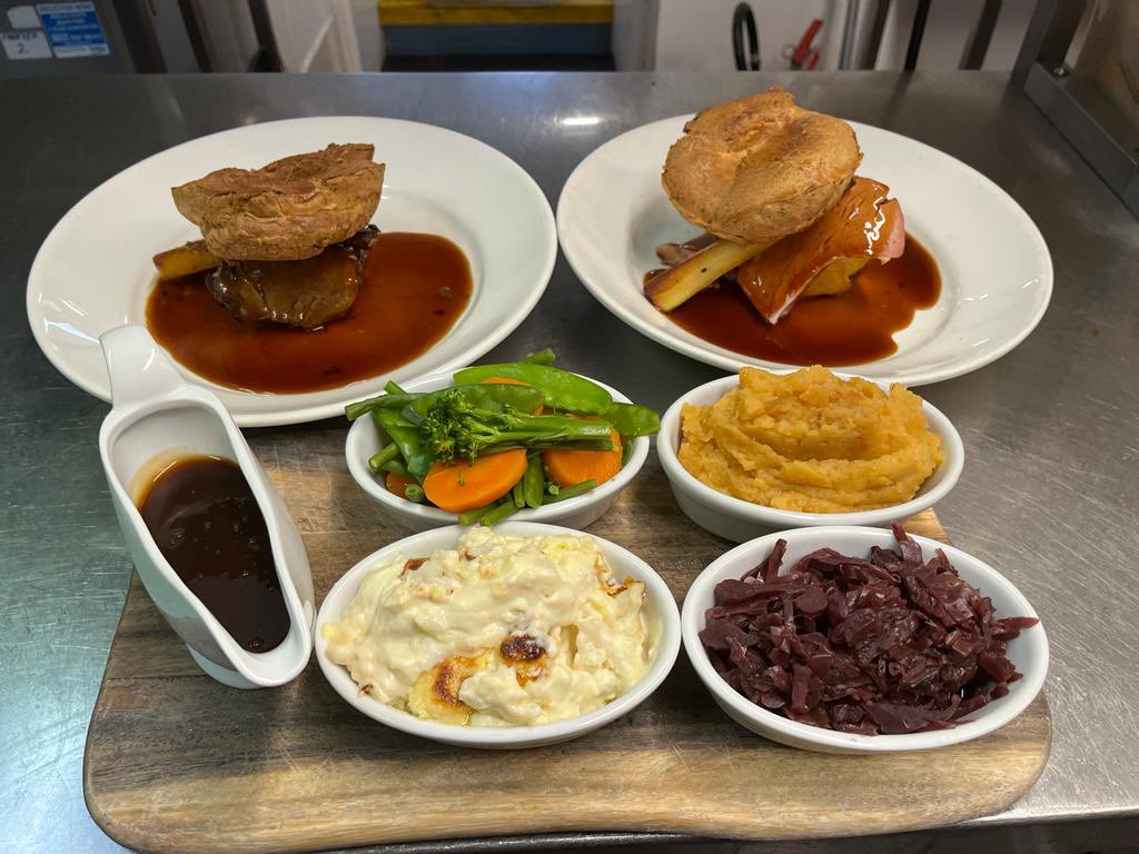 TransportPeter's tweet photo. Nice day for a bit of Trengwainton Farm 🥩today from the Ruby red herd of @StephenBone27 #bonersbeef 🥩🐂at @LoganRockInn &amp; @ArmsFisherman courtesy of @RyanHar06526122 at Harvey Brothers Butchers Penzance 🐂 https://t.co/Af2hL0M7CI