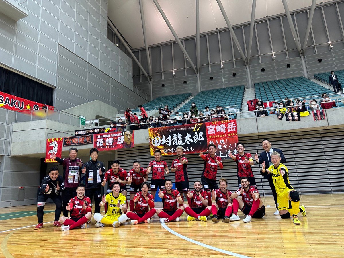 bork_kitakyushu's tweet photo. 【3/12 試合結果報告 】

JFA 第28回全日本フットサル選手権大会 第2回戦

#ボルクバレット北九州 3-1 ボアルース長野

先制されるも、逆転勝利し来週の駒沢ラウンドまで繋げることが出来ました‼️
応援してくださったファン、サポーターの皆様ありがとうございました😊

#全日本フットサル選手権大会 https://t.co/77AuE6Rlu4