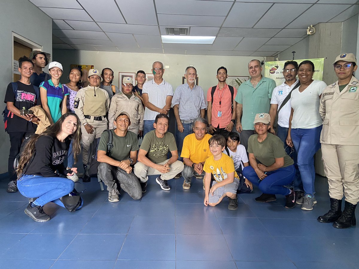 MIZAUCV's tweet photo. Excelente taller sobre abejas sin aguijón, Hymenoptera, Meliponini, dictado el 11/03/2023 por el Biol. Pablo Pérez @AbejasMis Participantes muy motivados en conocer sobre estos importantes polinizadores autóctonos. Muchas gracias amigo Pérez y felicitaciones por ese gran taller. https://t.co/T4HgHYIPrr