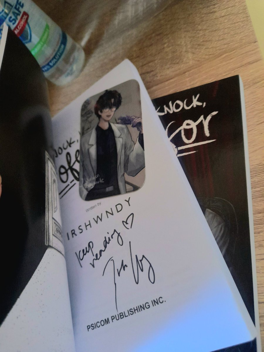 Fiortheen's tweet photo. My KKP books just arrived yesterday.I can't explain my emotions I feeling rn.๐ญKinikilig parin ako sa signature authornim.๐ฅบ๐
#xvishere | @irshwndy https://t.co/fpC5xmMHif