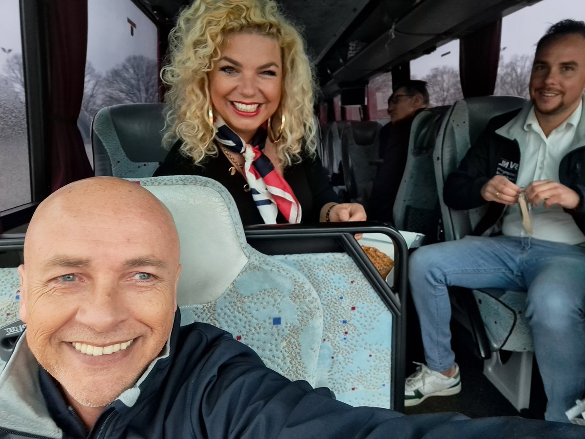 Onderwaeg in Limburg van Venlo tot Mestreech. Met <a href="/hapelensrob/">rob elens</a>
<a href="/Imke0000/">Imke Emons</a> <a href="/radriessen/">Rob Driessen</a> <a href="/WybrenvanHaga/">Wybren van Haga</a> #inhetbelangvanlimburg #veuroslimnurg