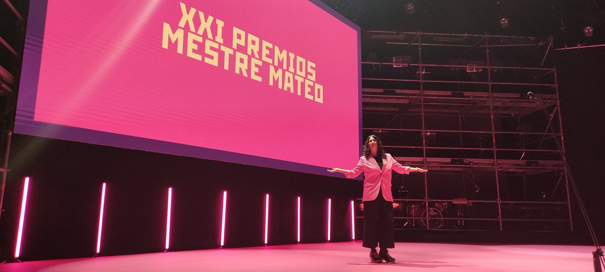 SilviaPenide's tweet photo. Onte vivín unha das experiencias da miña vida: Cantar na Gala dos #PremiosMestreMateo
Grazas pola confianza á organización (Noemí, Óscar) (❤️) , a todo o equipo, a #Eferro e #MOCAOArtesanía que puxeron calzado e complementos para axudarme a voar. https://t.co/qVHxAitCDR
