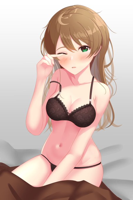 起しに来たら...
(着替え要素はないです)

> 桜守kor 着替え途中(下着姿) #odaibako_tepo1341 https://t.co/PJ8puS8yKd 