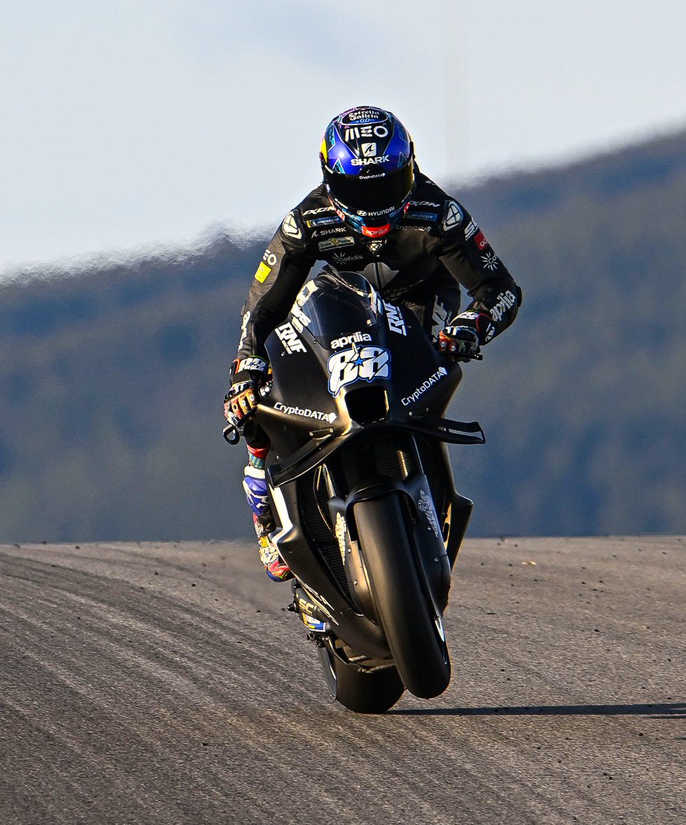 Miguel Oliveira is loving life onboard his RNF Aprilia 💪🇵🇹

#MotoGP