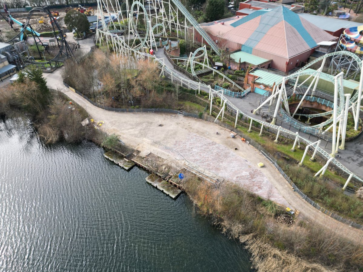 ProjectExodus22's tweet photo. It seems that SAW Alive has gone for a stroll down to SAW the rides que line ⛴️🎢  #thorpepark #Sawtheride #sawalive https://t.co/Fp3EiUJ1BS