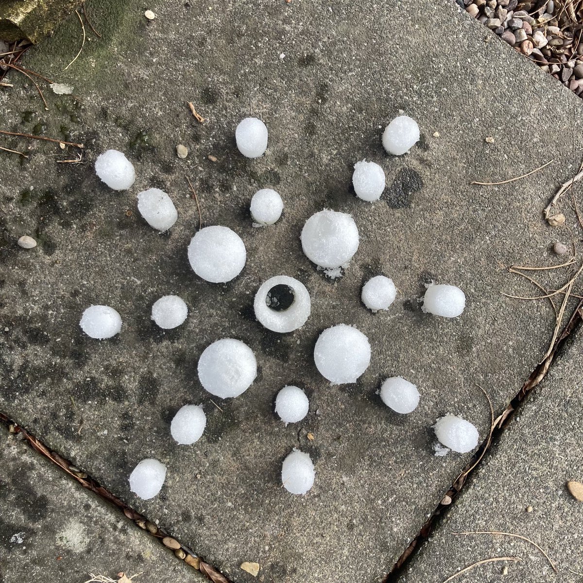 mattlongnow's tweet photo. No one can eacape  
the weather - it's there, present.  
Gods breath forms the ice 

#haiku #snow #landart #prayer https://t.co/tideFB2eSp