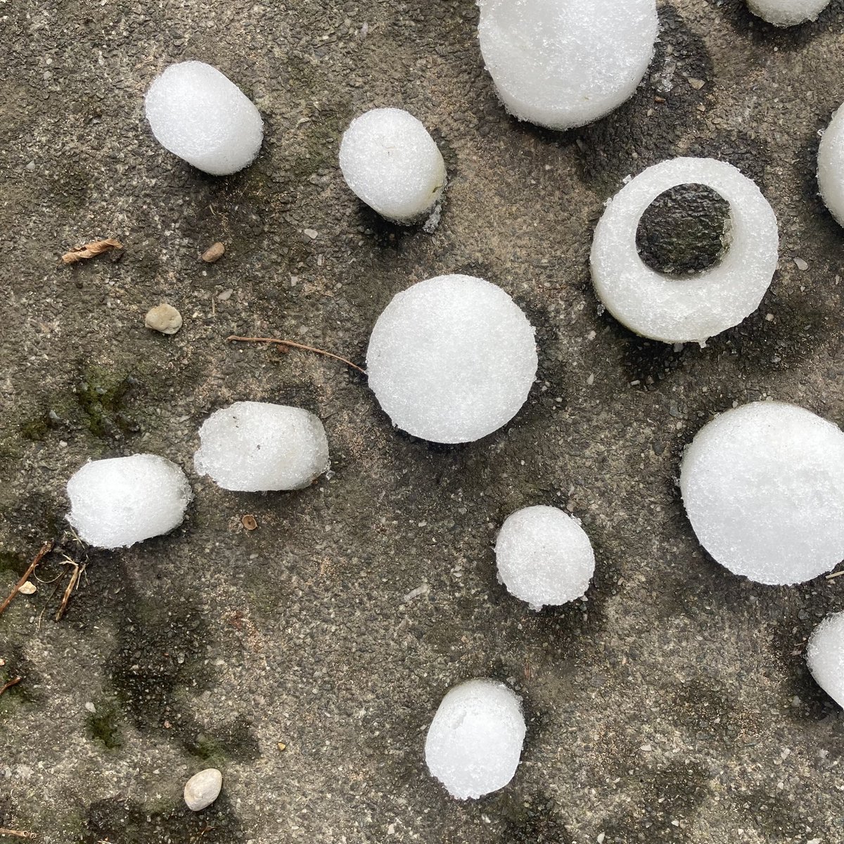 mattlongnow's tweet photo. No one can eacape  
the weather - it's there, present.  
Gods breath forms the ice 

#haiku #snow #landart #prayer https://t.co/tideFB2eSp