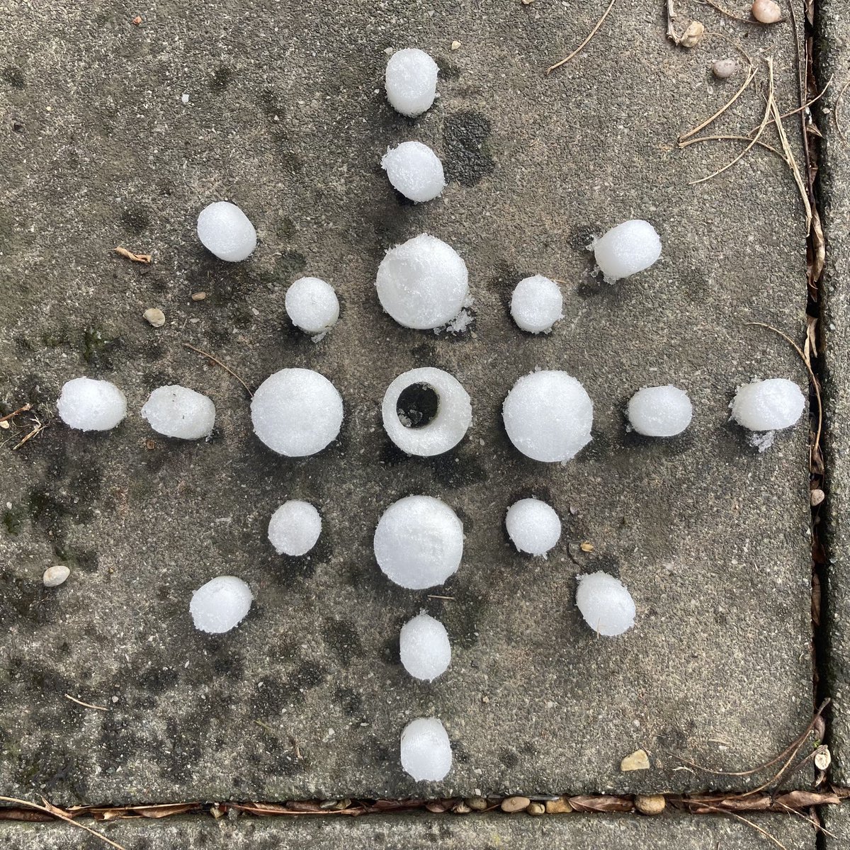 mattlongnow's tweet photo. No one can eacape  
the weather - it's there, present.  
Gods breath forms the ice 

#haiku #snow #landart #prayer https://t.co/tideFB2eSp