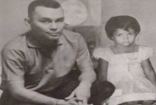 HAM YANG TERLANGGAR DI JALAN TEUKU UMAR. 

Jujurly, ketika Mimin menulis artikel ini, diiringi dengan deraian air mata.
Terbayang akan peristiwa tragis, yg terjadi akibat sisi bengis dari kaum komunis.