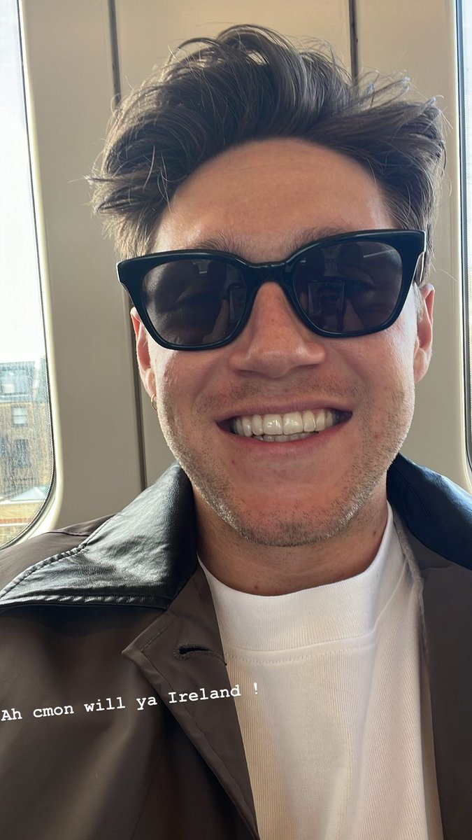 sadiespaam's tweet photo. un anno fa niall pubblicava QUESTA foto. https://t.co/Z7EjoNrCaK