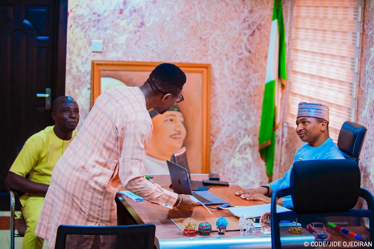 OlumideIDOWU's tweet photo. I can’t think of a better gift than your love and kindness for development in Nigeria 🇳🇬. Happy birthday! 🎁 @HamzyCODE You’re the brightest star in the galaxy! I celebrate you today brother 👦 ! #HamzyCODE https://t.co/jbJkDD5xl8