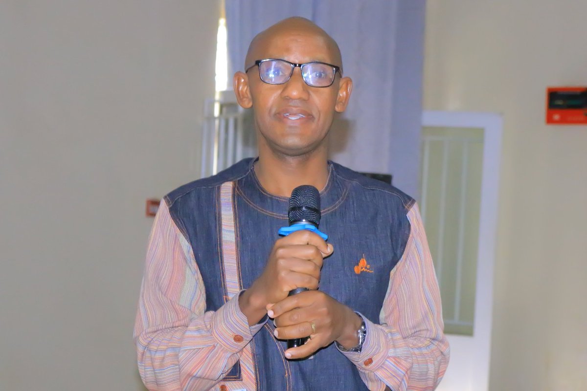 NyagatareDistr's tweet photo. Nonaha: Umuyobozi w’Akarere @Gasanastep ari kumwe n'inzego z'umutekano, ayoboye inama rusange y'abakozi kugera ku rwego rw'Akagari, hagamijwe kureba ishyirwa mu bikorwa ry’Imihigo ya 2022-2023, kwishimira ibyagezweho mu mihigo ya 2021-2022 no kunoza imyitwarire mbonezamurimo. https://t.co/g4RSlo4Qyu
