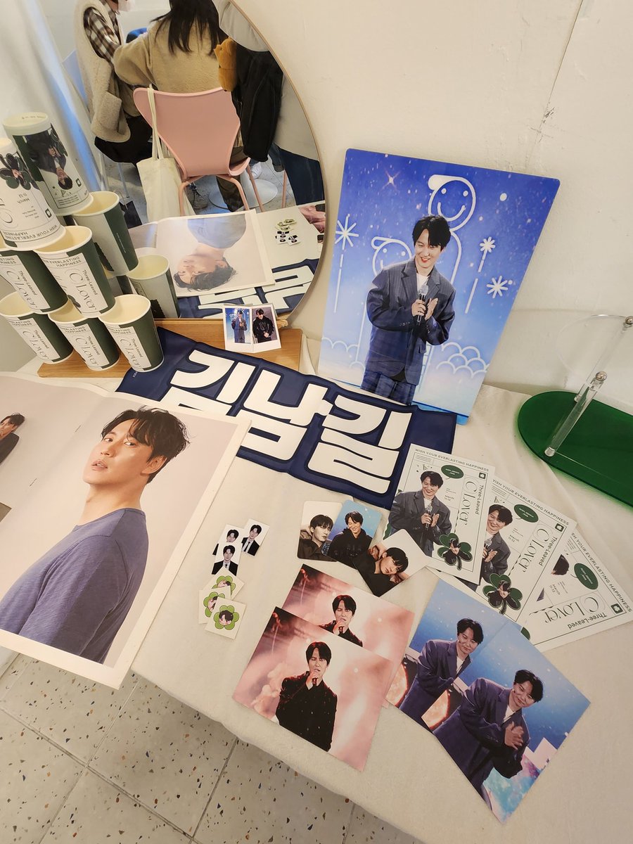 ginhaenil's tweet photo. #남길이_생일케이크_먹어쒀

아침 일찍부터 줄 서서 들어간 카페는 처음!
생카는 처음이었는데 너무 예쁘잖아🥹🥹
오늘 나눔 해 주신 분들,제 나눔 가져가주신 분들 감사하고 즐거웠습니다! https://t.co/B0IVceh4RA