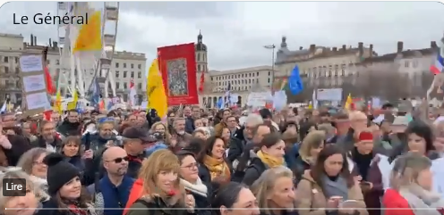 aragon_jb's tweet image. Très beau succès de la manif nationale à Lyon de milliers de soignants, pompiers et autres personnels essentiels samedi 11 mars 2023 ! 👏👏👏
Simplement FORMIDABLES ! ❤️
Soutenons-les plus que jamais ! 
C'est tellement mérité !
#SoutienAuxGensQueVousSavez #JusticePourLesSuspendus