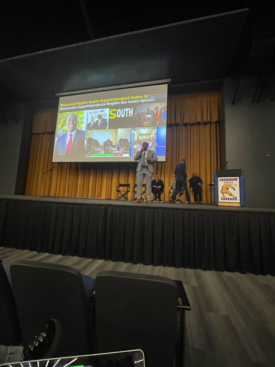 HEET_COS's tweet photo. @drespicer88 meet the Region South Superintendent https://t.co/kURrTjbR8Q
