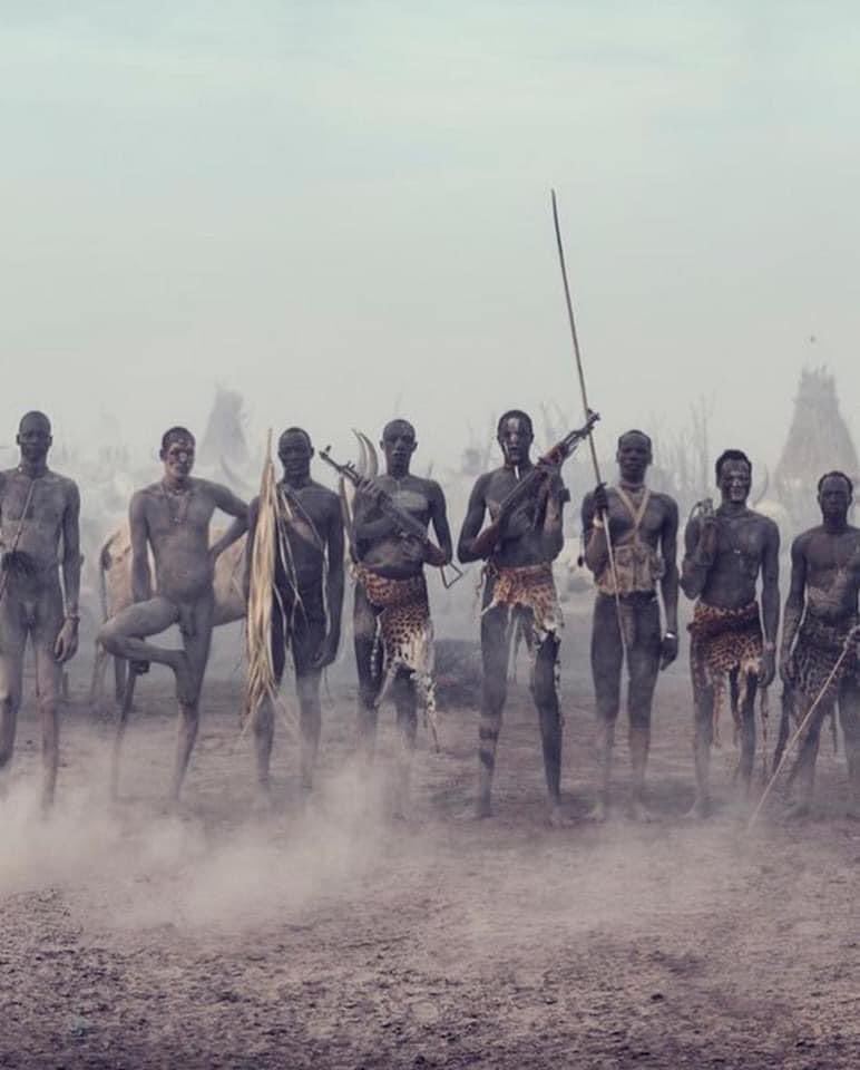 gudelebwoy's tweet image. Traditional Culture around those old days 1980s+.it’s normal for a man to move naked and ladies to cover the downer part and leave breast open in the cattle camps, this was mean to stop men from raping girls or having attention on ladies until when he is ready for marriage #SSOT