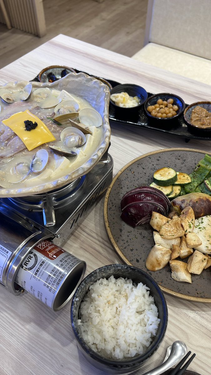 tealin421's tweet photo. 滿足😌😌
#小泉聚場 #高雄美食 #台灣美食 https://t.co/JmmvfxEHxl