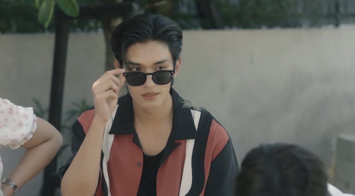 SkyMeetWind's tweet photo. Im obsessed with his smirk #BedFriendeEP4 #KINGUEA https://t.co/N7cogZ9RKW