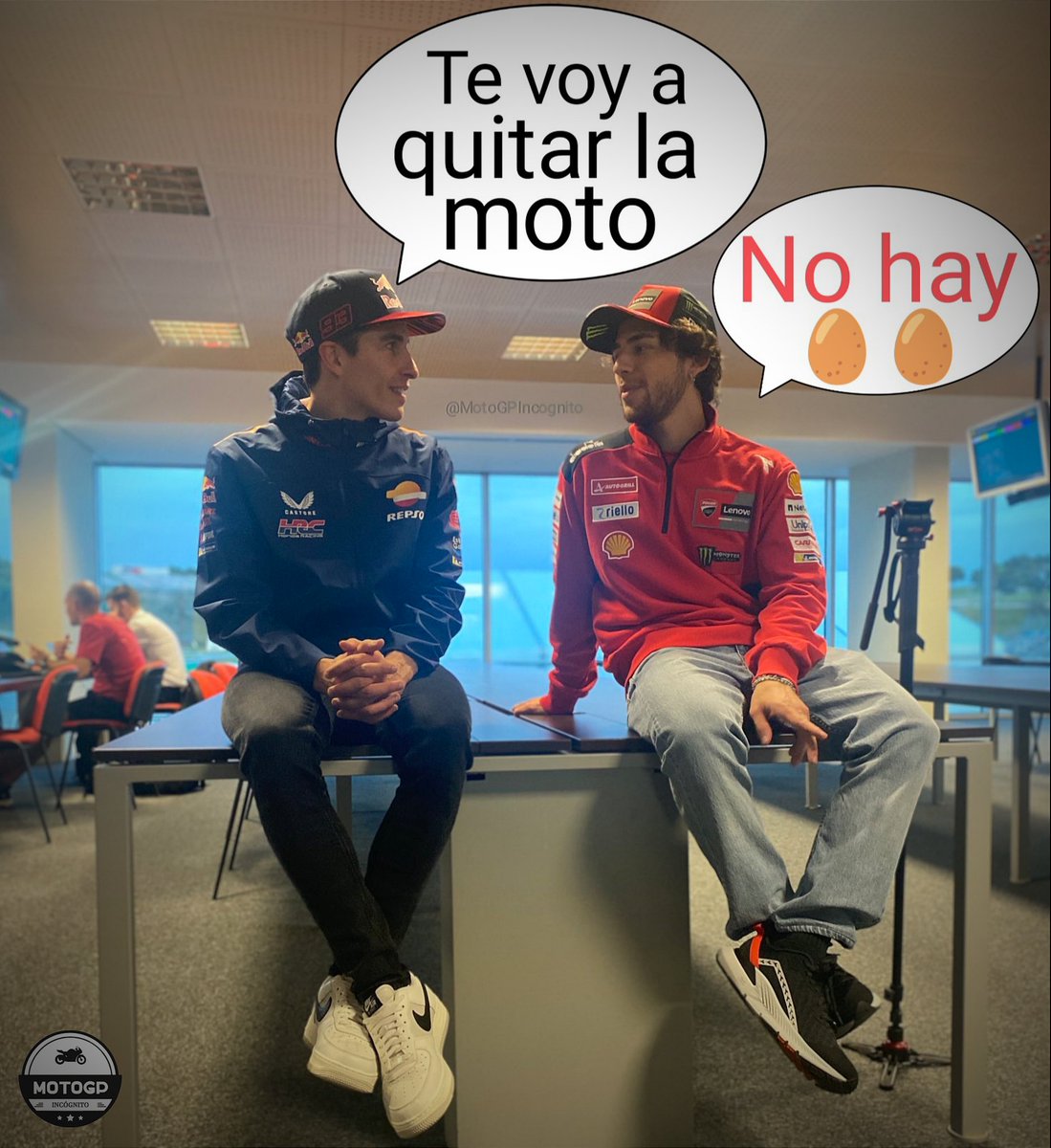 elsantoAMA's tweet photo. Es Domingo de relax, de familia, de estudio, de humor, que la intensidad ya la pondrán ellos por 🥚🥚😬🤗
#Meme #SportMeme #MotorMeme
#Honda #HRC #DucatiLenovoTeam
#PortimaoTest #marcmarquezallin
#MM93 #repsolhondateam #Humor https://t.co/sKq4lXExUL