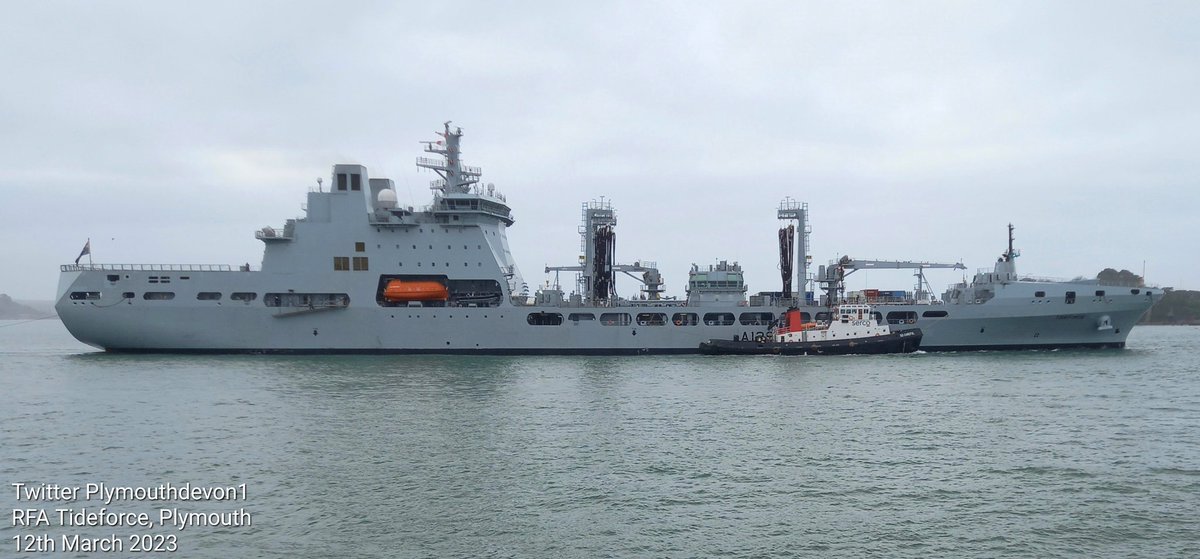 PlymouthDevon1's tweet photo. 🇬🇧 RFA Tideforce (A139) inbound to Devonport Plymouth, early this morning, assisted by tugs. #Plymouth #BritainsOceanCity #RFATideforce #Tideforce #RFA #Devonport #A139 #SDFaithful #SDCareful #Serco #SDAdept https://t.co/724yTLlaCC
