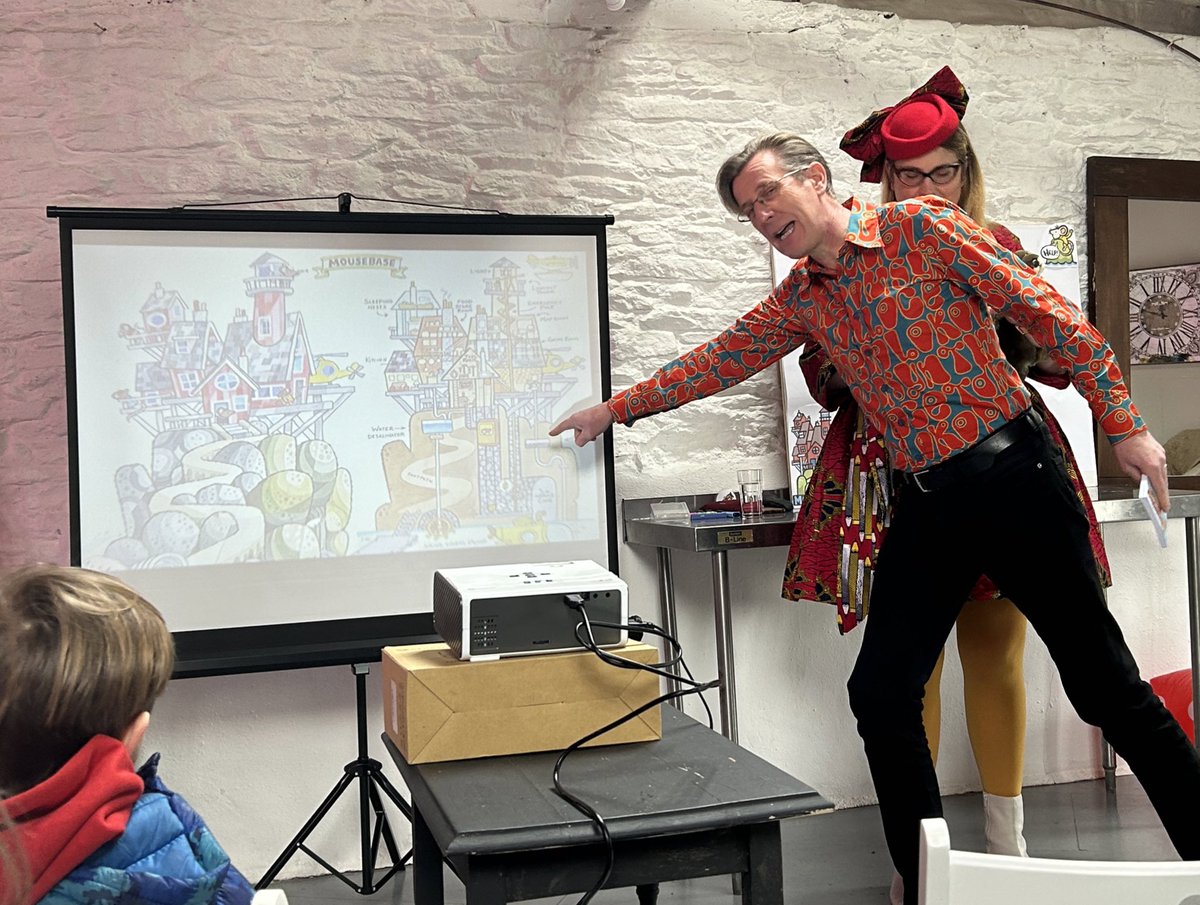 Lucky me! I spent yesterday morning with @turnthepagetotn and @EastGateBooks watching the fabulous @philipreeve1 and @jabberworks present #Adventuremice. Such a fun event - I was grinning from whisker to whisker! And the book sounds amazing too. I’m diving in 🐭 @DFB_storyhouse