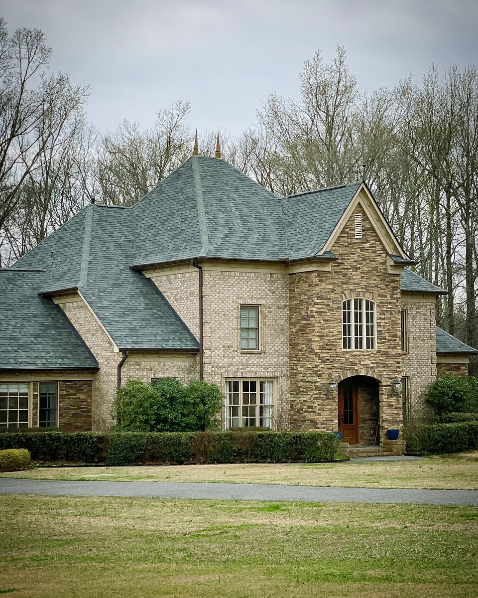 Amplify the modern aesthetic of your estate with the bold, light gray tones of the Owens Corning TruDefinition Duration Estate Gray shingle composition. 
CALL MASTERS ROOFING 
901-387-7439
#owenscorningroofing #roofingmaterials #memphistn #roofingcompany #HomeImprovement