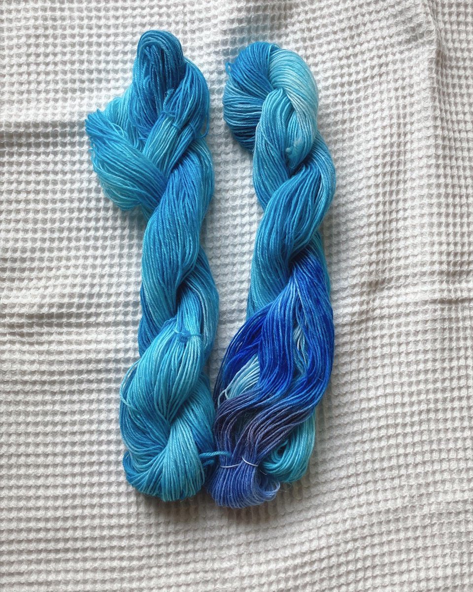 eda00's tweet image. Spring Crocus Cowl
編み始めました。
イメージ通りに染まったかな？羽みたいな模様がかわいいです😃

#springcrocuscowl
#handdyed
#靴下の毛糸やさん
#knitting
#春待ちkal2023